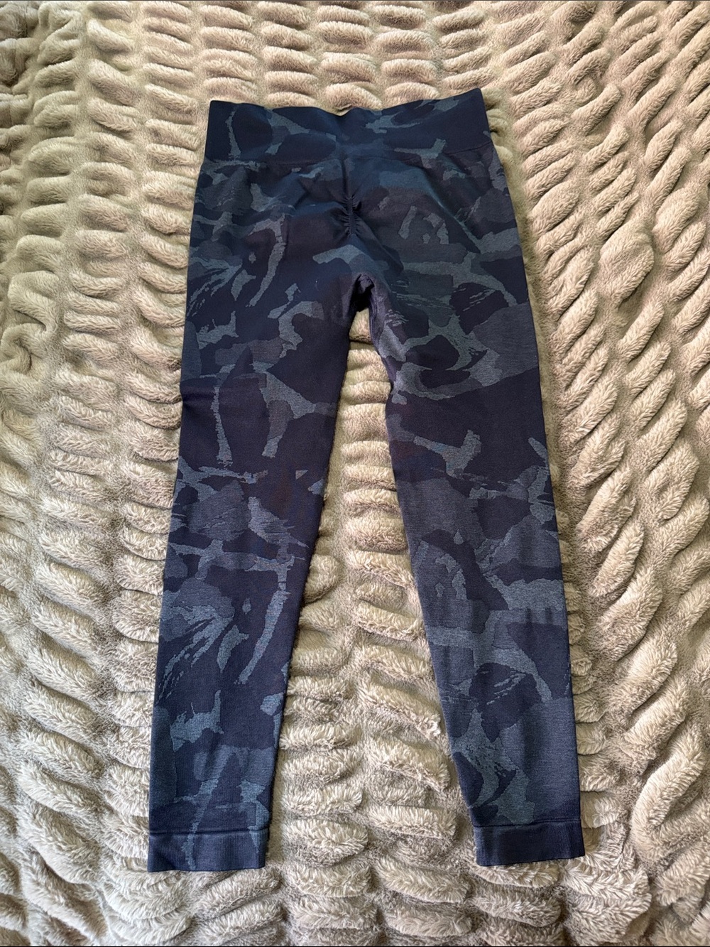 Gymshark Black Camo Women’s Leggings - Picture 2 of 3